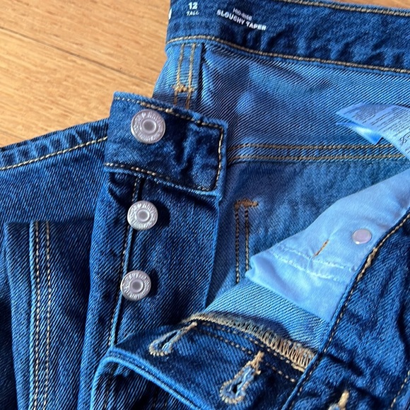 Old Navy Mid Rise Slouchy Taper Jeans - Picture 3 of 7